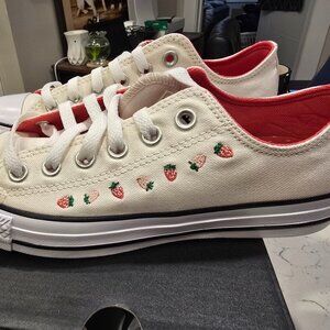 Converse Chuck Taylor All Star Strawberries Shoes (A14933C) Women's Size 7 NEW